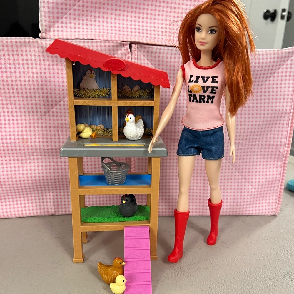 Barbie Chicken Farmer set includes Doll/Farmer Outfit + Chicken Coop 🐓